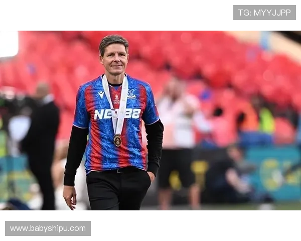 格拉斯纳赛季去向待定水晶宫队